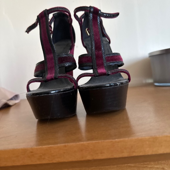 Velvet Burberry - Picture 1 of 5